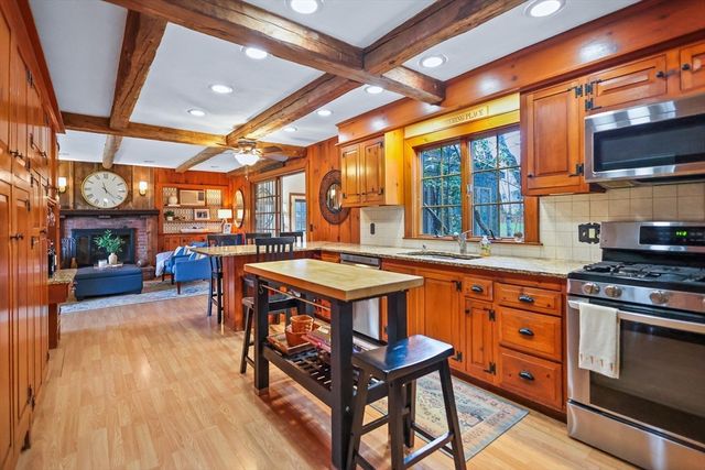 15 Cedarcrest Lane, Haverhill, MA 01835