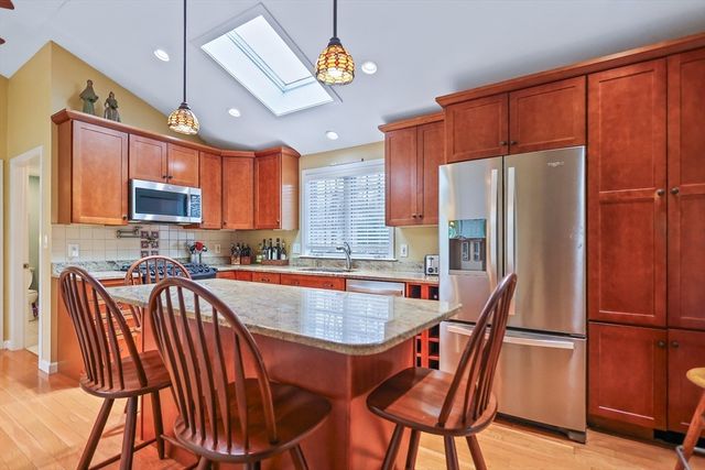 15 Cedarcrest Lane, Haverhill, MA 01835