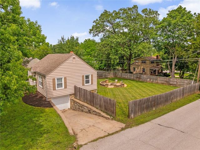 5549 Caenen Street, Shawnee, KS 66216