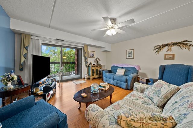 159 Main 23C, Stoneham, MA 02180
