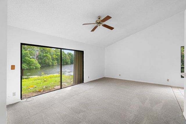 9297 Laurel Green Drive, Boynton Beach, FL 33437