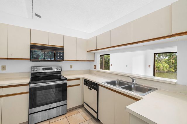 9297 Laurel Green Drive, Boynton Beach, FL 33437