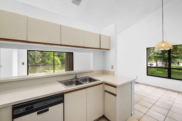 9297 Laurel Green Drive, Boynton Beach, FL 33437