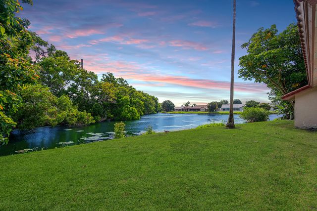 9297 Laurel Green Drive, Boynton Beach, FL 33437
