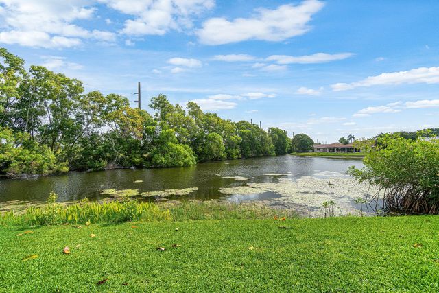 9297 Laurel Green Drive, Boynton Beach, FL 33437