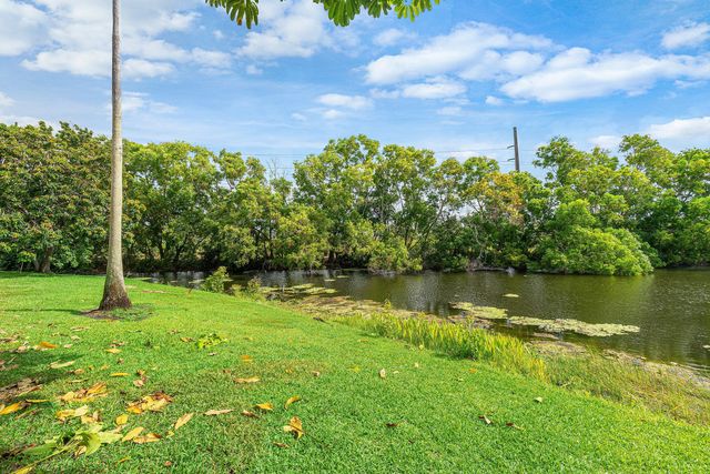 9297 Laurel Green Drive, Boynton Beach, FL 33437