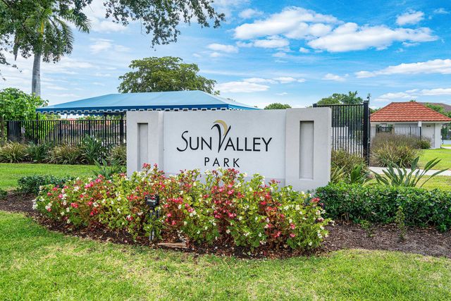 9297 Laurel Green Drive, Boynton Beach, FL 33437