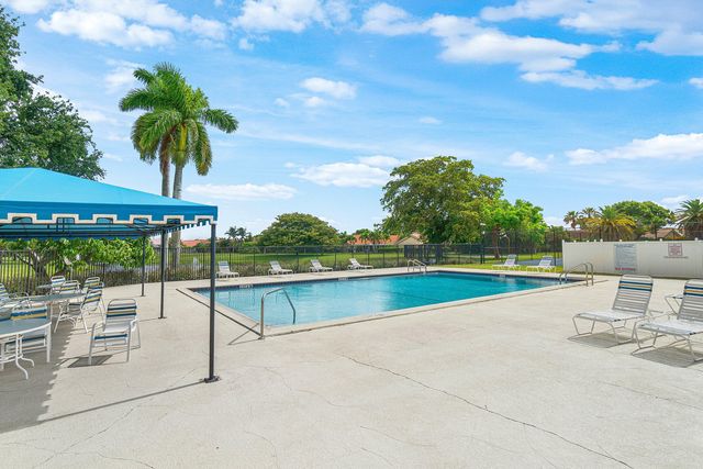 9297 Laurel Green Drive, Boynton Beach, FL 33437