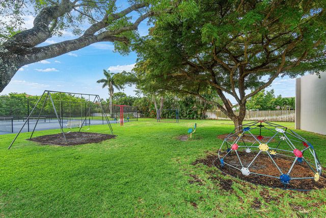 9297 Laurel Green Drive, Boynton Beach, FL 33437