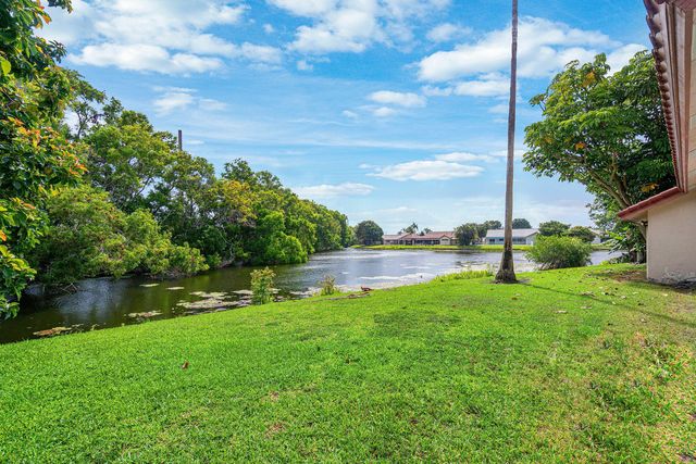 9297 Laurel Green Drive, Boynton Beach, FL 33437