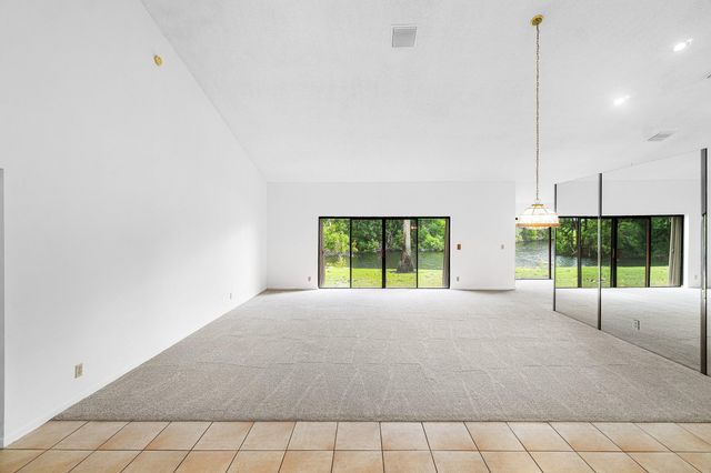 9297 Laurel Green Drive, Boynton Beach, FL 33437