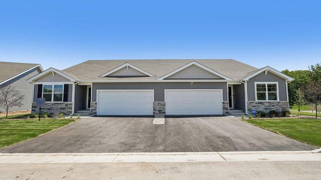 818A Concord CIRCLE, Burlington, WI 53105