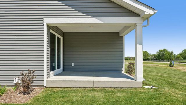 818A Concord CIRCLE, Burlington, WI 53105