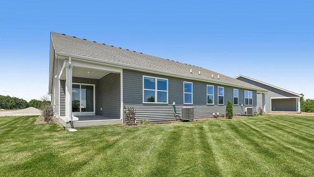818A Concord CIRCLE, Burlington, WI 53105