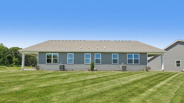 818A Concord CIRCLE, Burlington, WI 53105