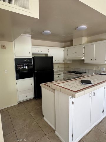 1404 N Tustin Avenue N Y3, Santa Ana, CA 92705