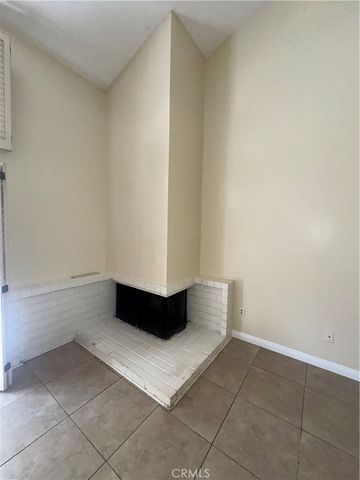 1404 N Tustin Avenue N Y3, Santa Ana, CA 92705