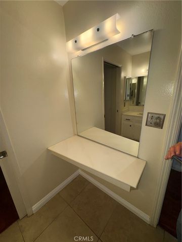 1404 N Tustin Avenue N Y3, Santa Ana, CA 92705