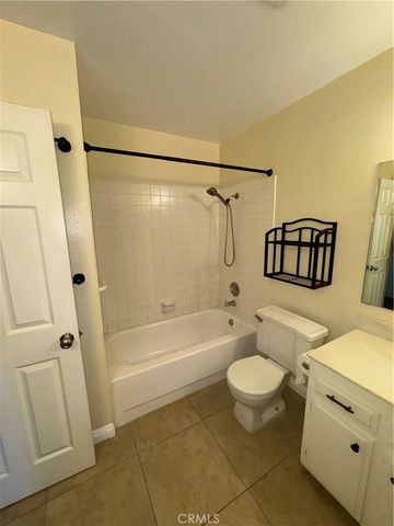 1404 N Tustin Avenue N Y3, Santa Ana, CA 92705