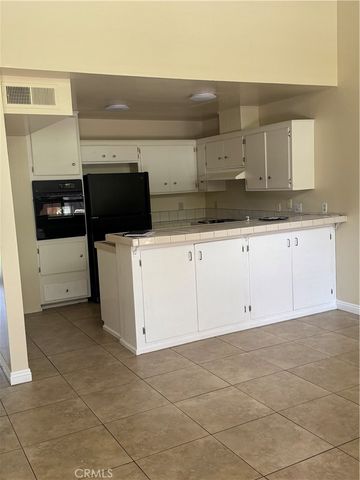 1404 N Tustin Avenue N Y3, Santa Ana, CA 92705