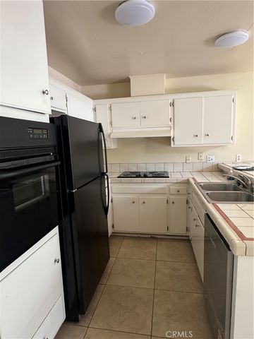 1404 N Tustin Avenue N Y3, Santa Ana, CA 92705