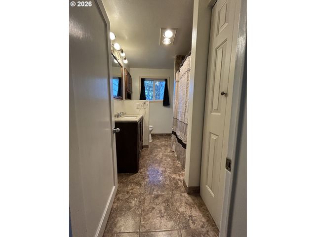 1708 I St, Springfield, OR 97477