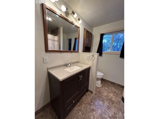 1708 I St, Springfield, OR 97477