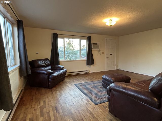 1708 I St, Springfield, OR 97477