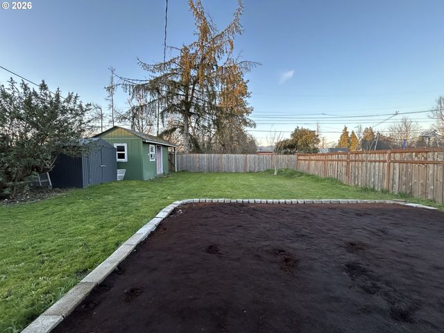 1708 I St, Springfield, OR 97477