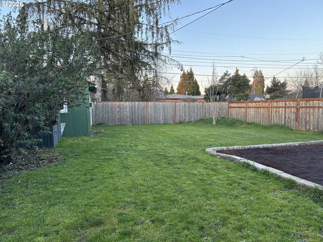 1708 I St, Springfield, OR 97477