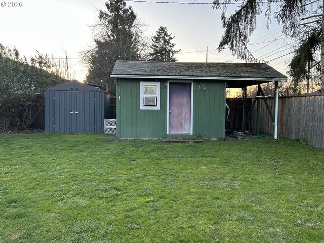 1708 I St, Springfield, OR 97477