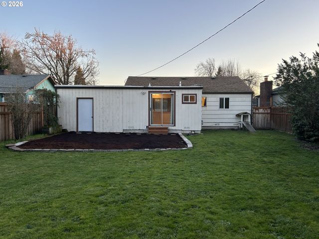 1708 I St, Springfield, OR 97477