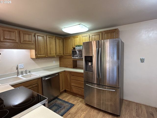 1708 I St, Springfield, OR 97477