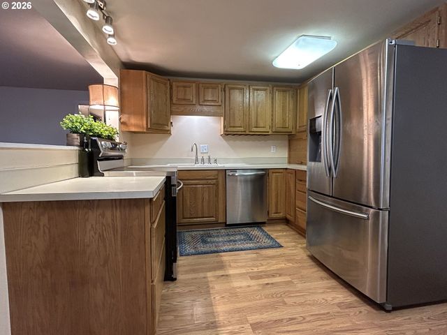 1708 I St, Springfield, OR 97477