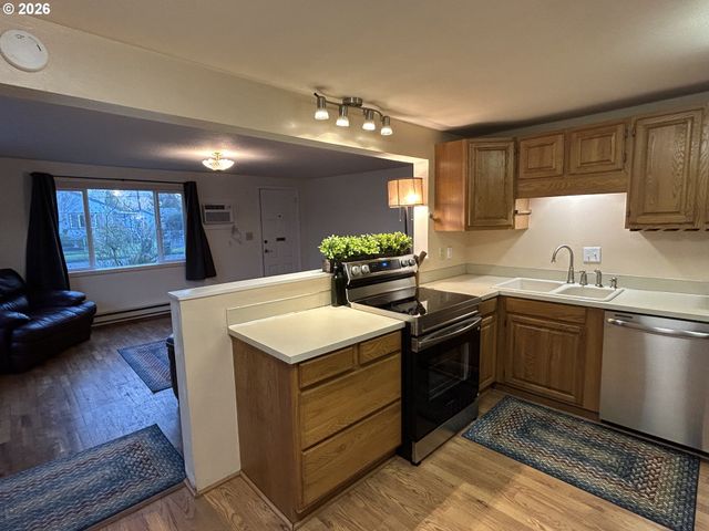 1708 I St, Springfield, OR 97477