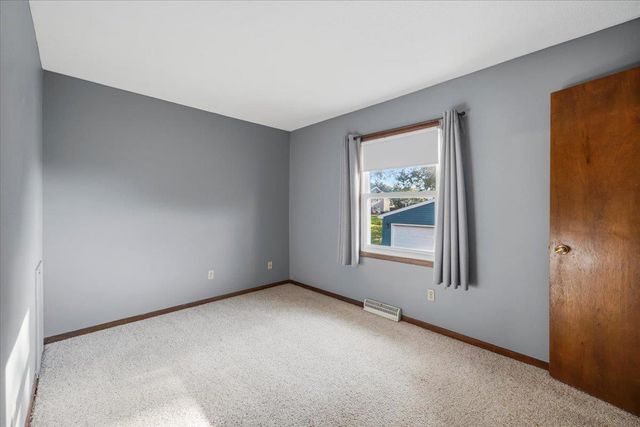 1019 Fleur Dr, Waterloo, IA 50701