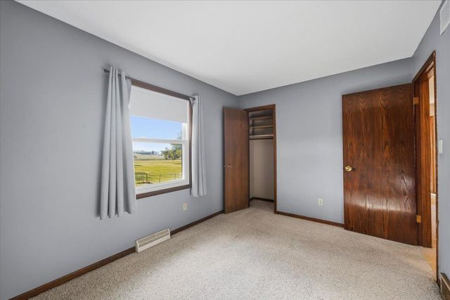 1019 Fleur Dr, Waterloo, IA 50701