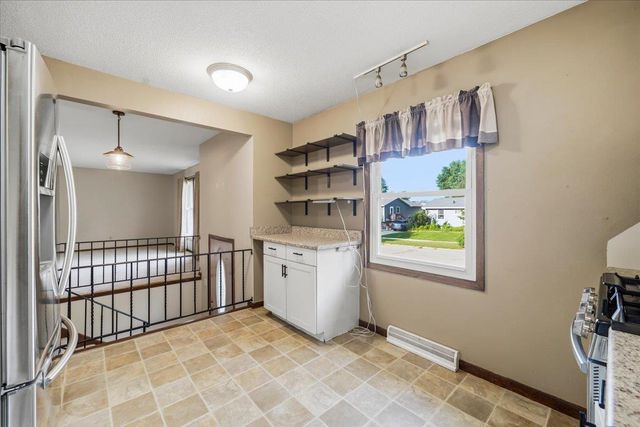 1019 Fleur Dr, Waterloo, IA 50701