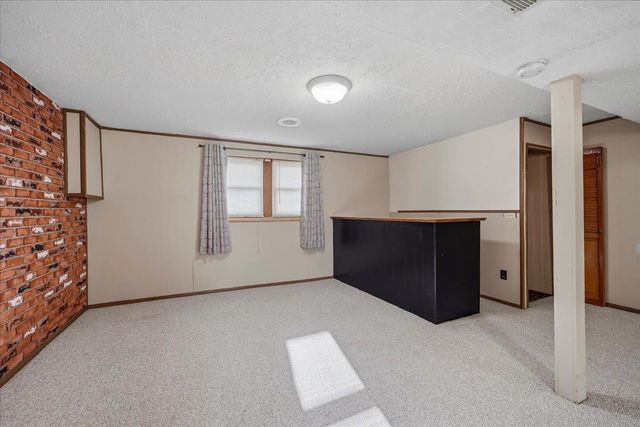 1019 Fleur Dr, Waterloo, IA 50701