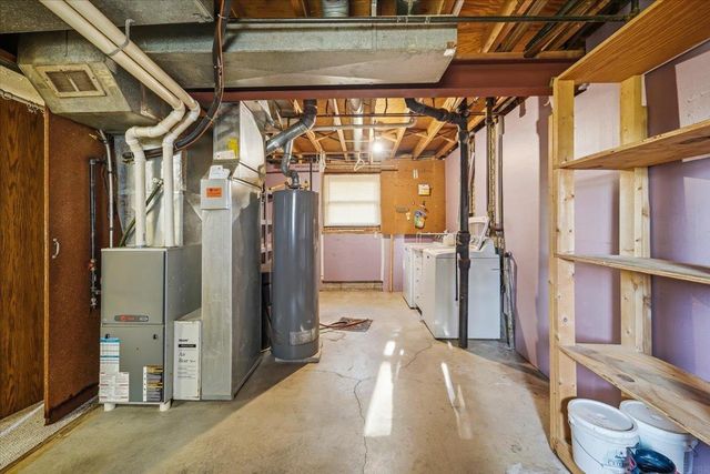 1019 Fleur Dr, Waterloo, IA 50701