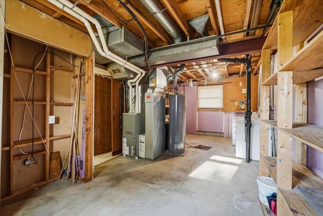 1019 Fleur Dr, Waterloo, IA 50701