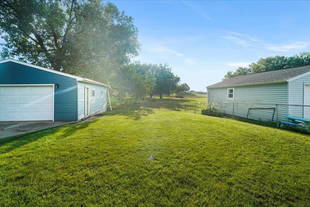 1019 Fleur Dr, Waterloo, IA 50701