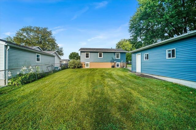 1019 Fleur Dr, Waterloo, IA 50701