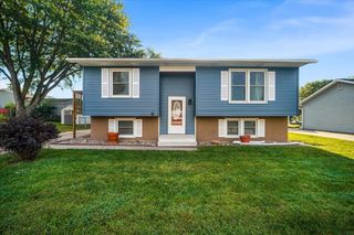 1019 Fleur Dr, Waterloo, IA 50701