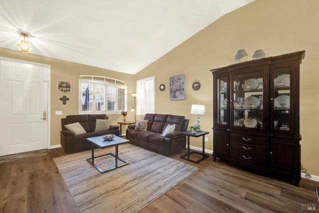 161 Currant Ln, Vacaville, CA 95687