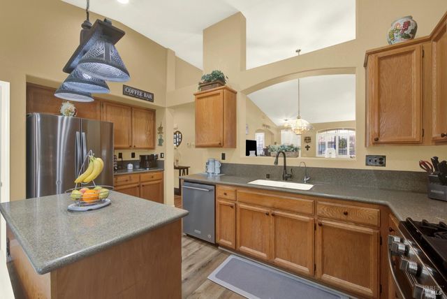 161 Currant Ln, Vacaville, CA 95687