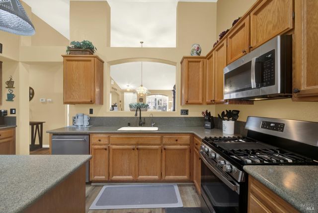 161 Currant Ln, Vacaville, CA 95687