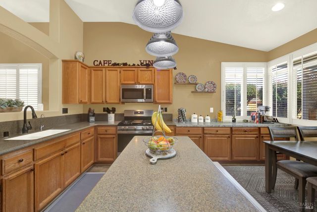 161 Currant Ln, Vacaville, CA 95687