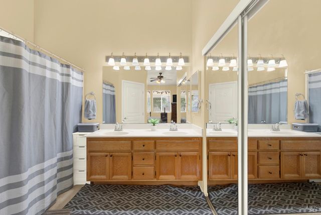 161 Currant Ln, Vacaville, CA 95687