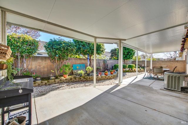 161 Currant Ln, Vacaville, CA 95687